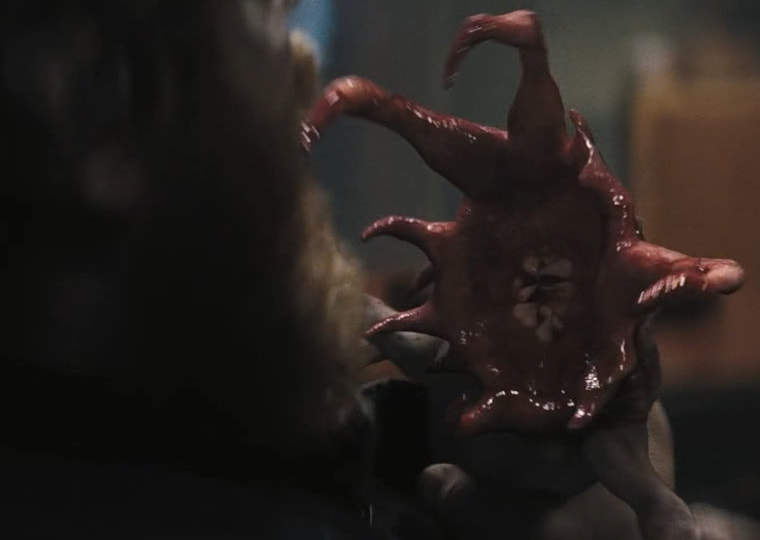 Monster that resembles a vagina with teeth in The Thing 2011